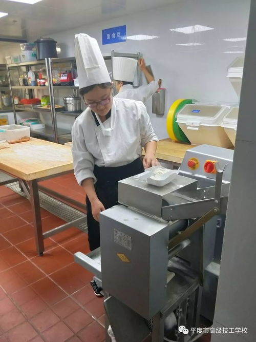 求知学技，精进增益——经贸与现代服务教研室教师赴蓝海钧华大酒店开展教育咨询服务学习实践